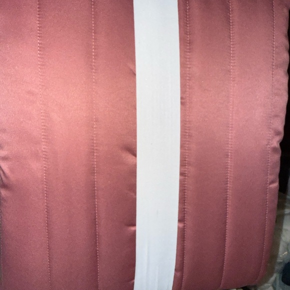 Room Essentials twin/twin XL satin quilt- in Dusty Rose - Picture 2 of 3